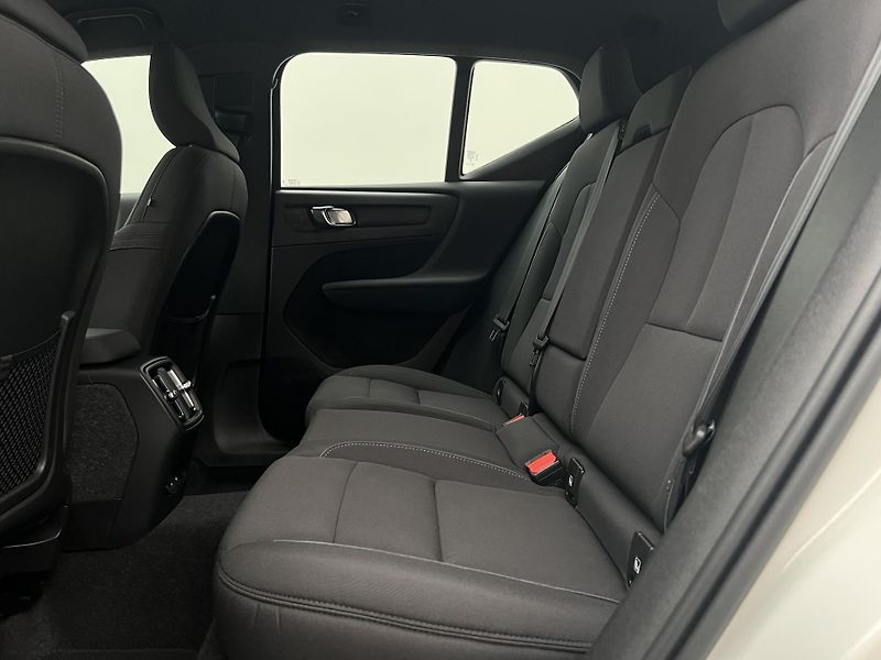 Volvo XC40 CORE RECHARGE SINGLE MOTOR AUT - fotka 6 z 46