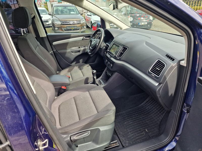Volkswagen Sharan 2,0TDI 7MÍST KAMERA TAŽNÉ  - fotka 12 z 22