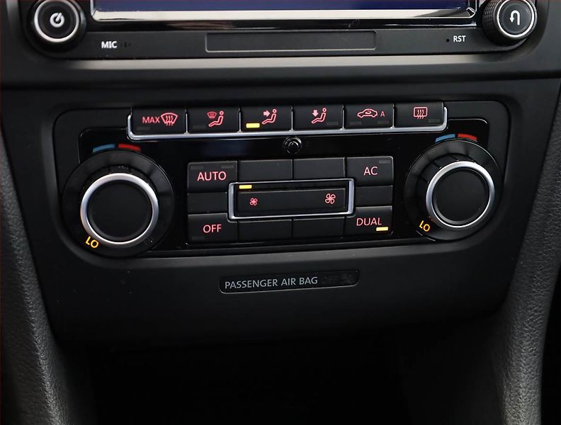 Volkswagen Golf (2010) 1.6 TDI, Tempomat - fotka 12 z 15