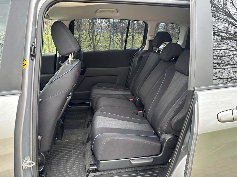 Mazda 5 2.0 Center-Line - fotka 18 z 28