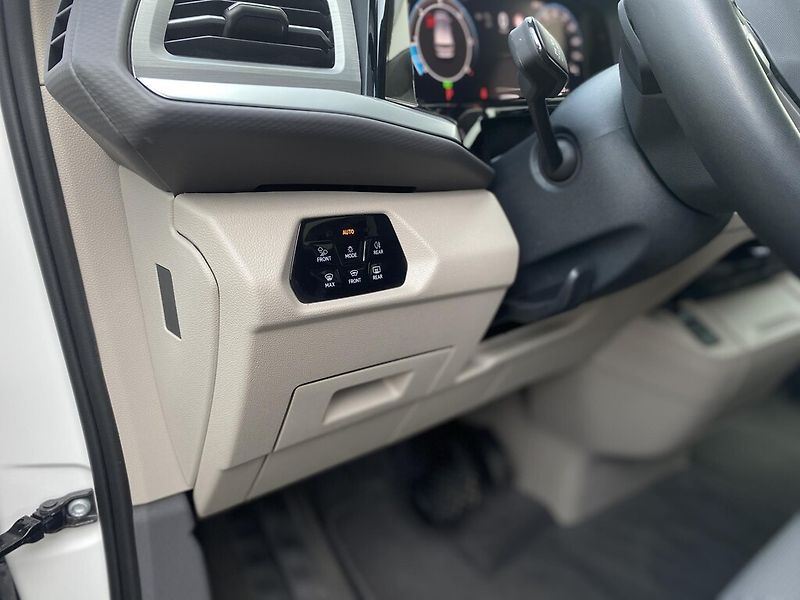 Volkswagen Multivan 2,0 TDI 110 kW Life - fotka 10 z 25
