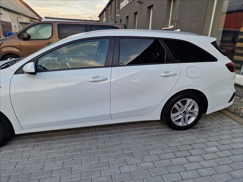 Kia Ceed 1.6CRDi 100kW Fresh SW,1.Maj. - fotka 40 z 47
