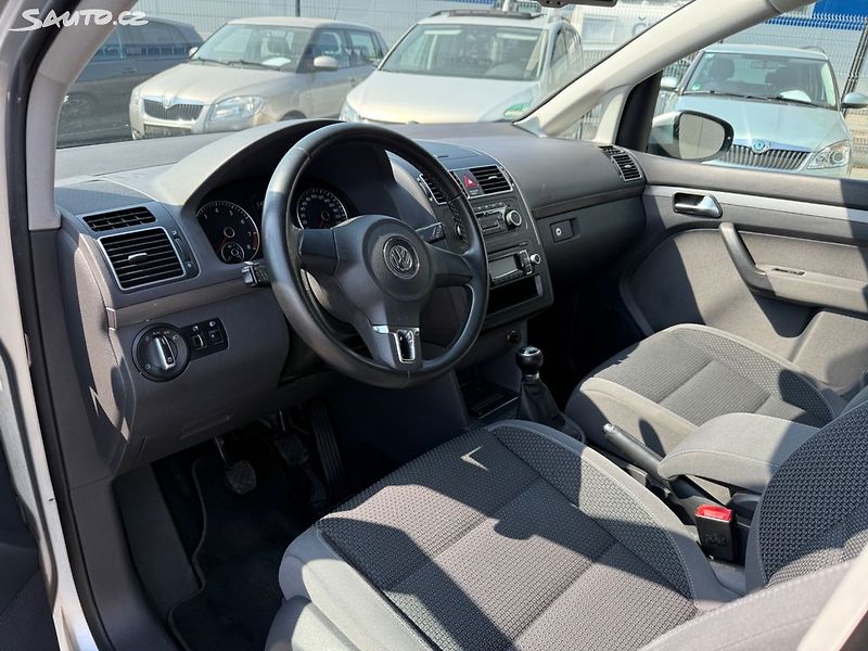Volkswagen Touran 1.4 tsi, 7 míst - fotka 7 z 13