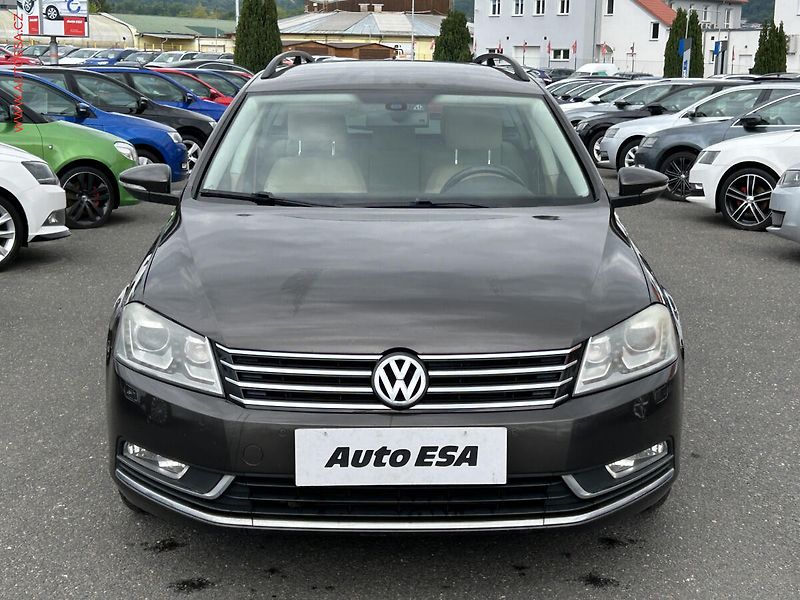 Volkswagen Passat (2013) 2.0TDi, DSG - fotka 2 z 17