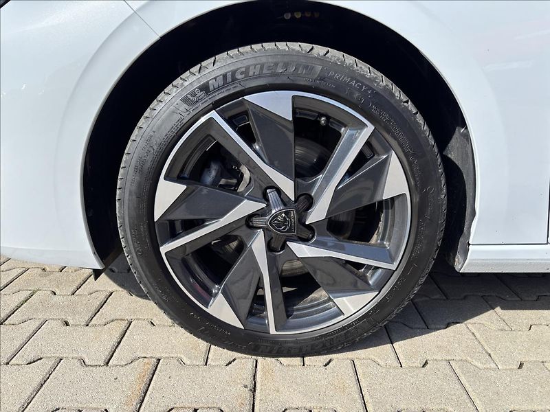 Peugeot 308 1,5 HDi 96kW Allure AUT DPH - fotka 9 z 47