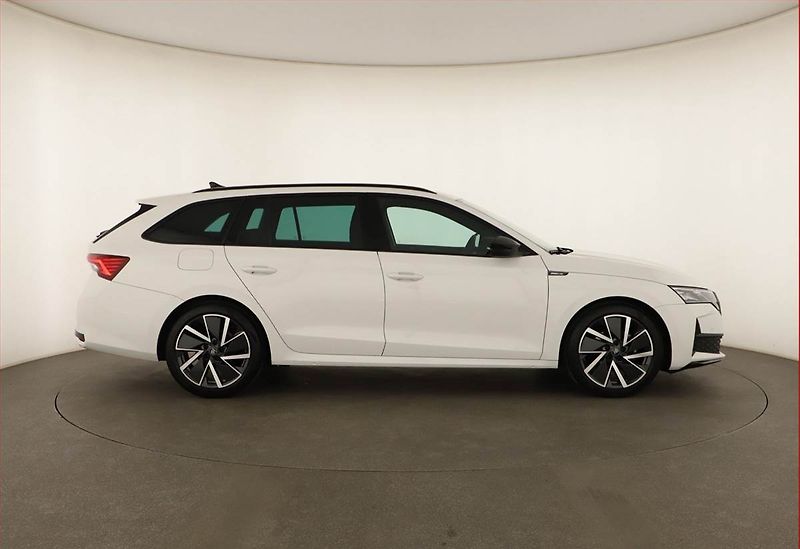 Škoda Octavia (2025) 1.5 eTSI mHEV, Sportline - fotka 6 z 21