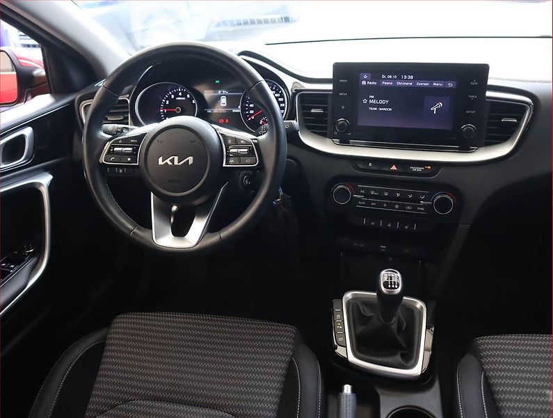 Kia Ceed (2022) 1.0 T-GDI, Serv.kniha - fotka 7 z 18
