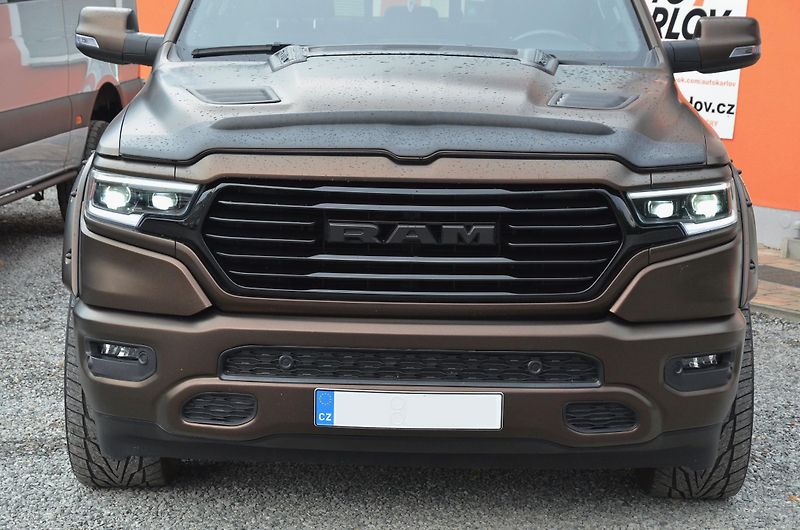 Dodge RAM (2022) 1500 BIGHORN 5.7 V8 HEMI 4x4  - fotka 7 z 51