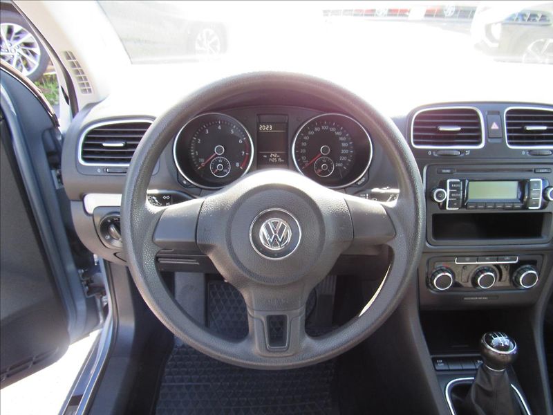 Volkswagen Golf 1,4 59kW - fotka 12 z 28
