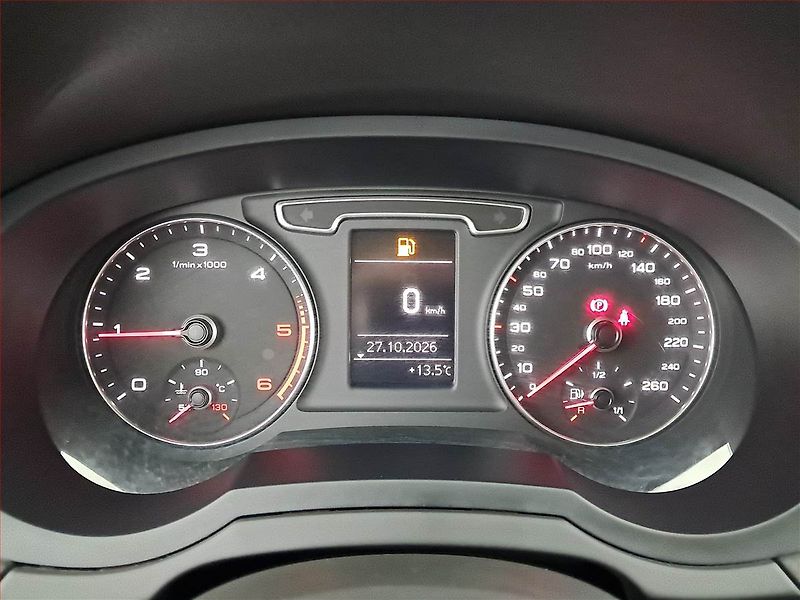 Audi Q3 (2013) basis 2.0 TDI, Serv.kniha - fotka 11 z 18