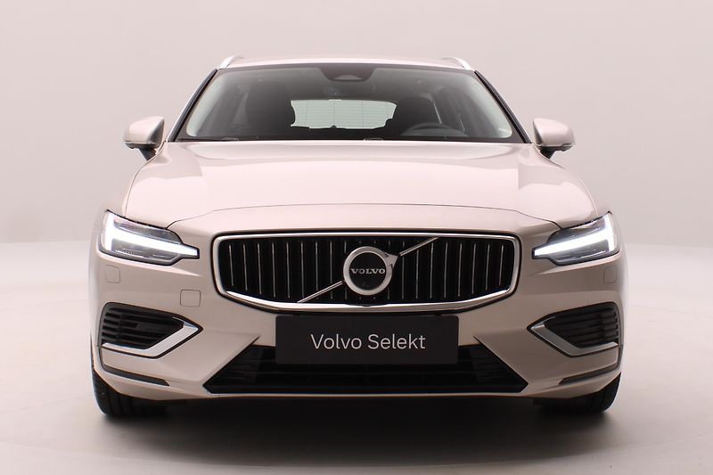 Volvo V60 T6 AWD RECHARGE CORE AUT CZ - fotka 16 z 56