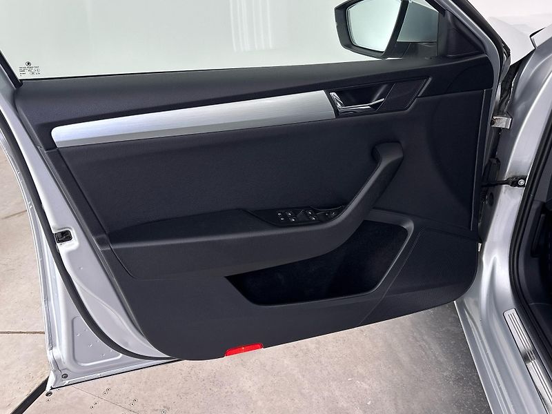 Škoda Superb Ambition - fotka 13 z 27