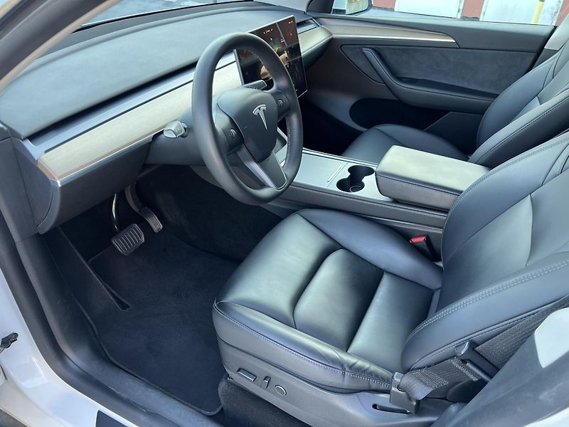 Tesla Model Y Long Range AWD 91% SOH - fotka 13 z 21