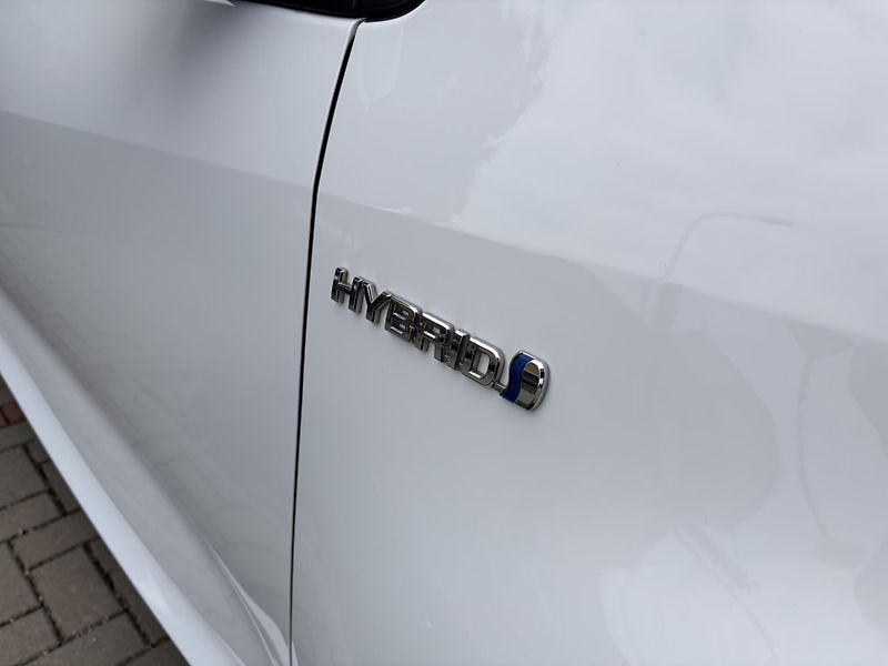 Toyota Yaris 1.5 VVT-i HYBRID - fotka 8 z 36