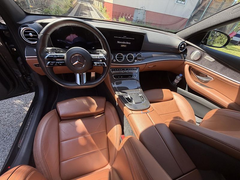 Mercedes-Benz Třídy E (2022) 300d 4M AMG,záruka,po servisu - fotka 5 z 7
