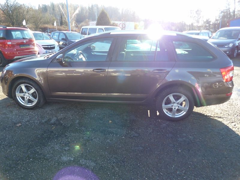 Škoda Octavia 1.4 TSI auto klima - fotka 8 z 26