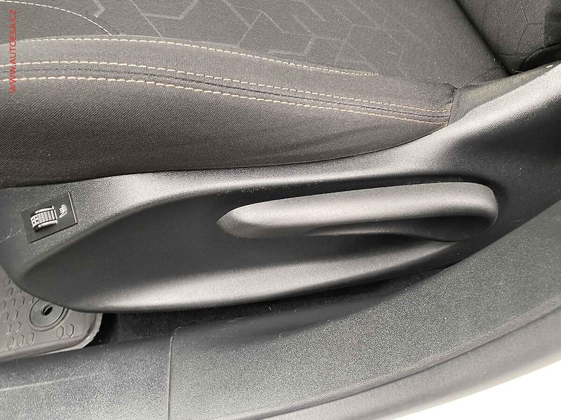 Peugeot 2008 (2014) 1.6 VTi, 2.maj,ČR, Active - fotka 14 z 19