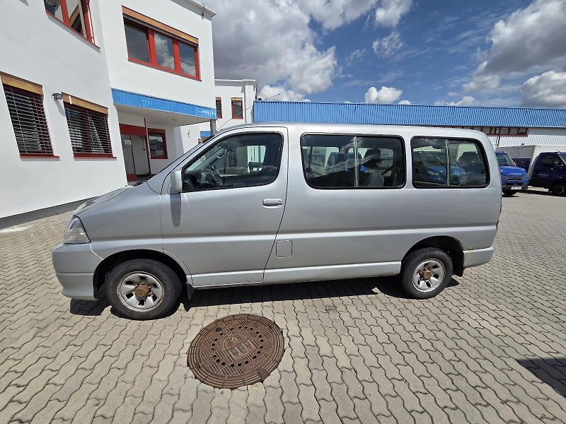 Toyota Hi-Ace (2009) - fotka 3 z 15