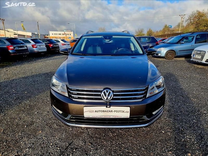 Volkswagen Passat (2012) 1,6 TDi 77KW - fotka 2 z 23