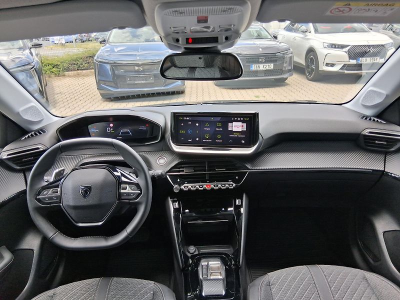 Peugeot 208 ALLURE 1.2 Hyb. 81 kW   - fotka 2 z 29