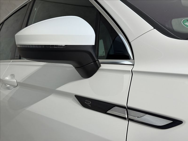 Volkswagen Tiguan 2,0 TDi  DSG R-Line IQ Light K - fotka 6 z 46
