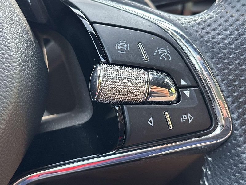 Škoda Karoq (2024) 1.5 TSI DSG Sportline - fotka 21 z 33