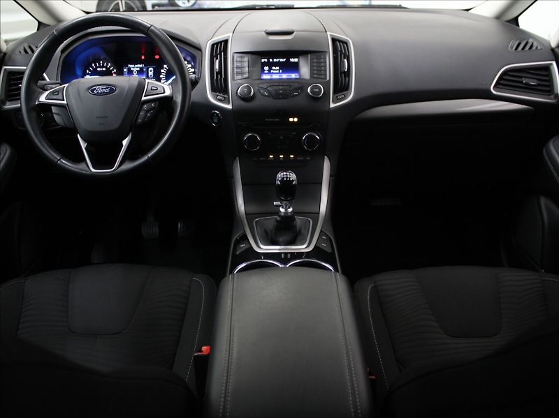 Ford S-MAX 1,5 EB 121kW 1.maj.ČR 7-míst - fotka 9 z 24