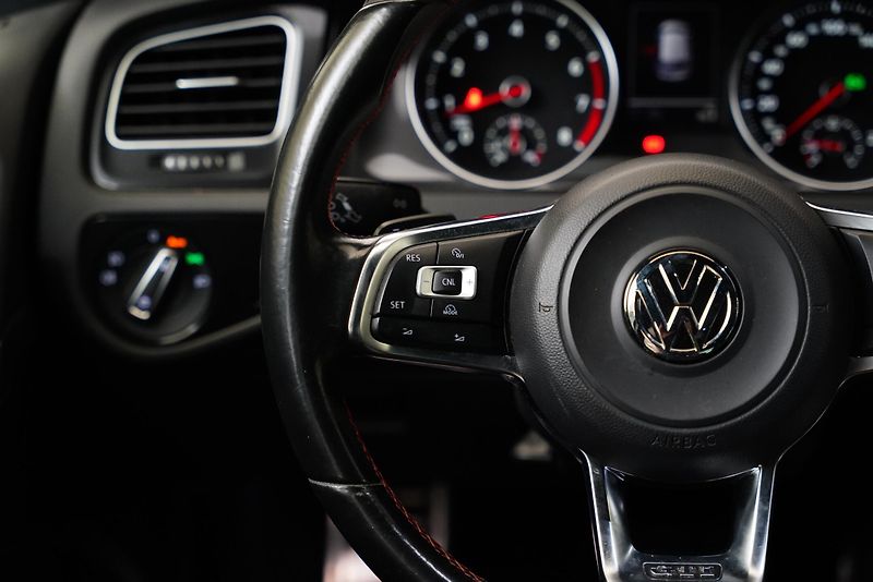 Volkswagen Golf - fotka 15 z 25