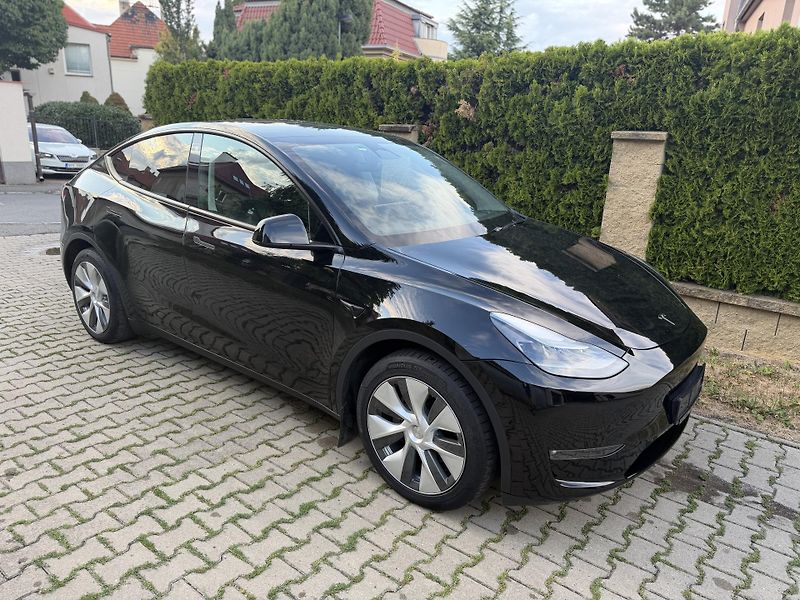 Tesla Model Y DUAL MOTOR-LONG RANGE-TAŽNÉ- - fotka 3 z 19