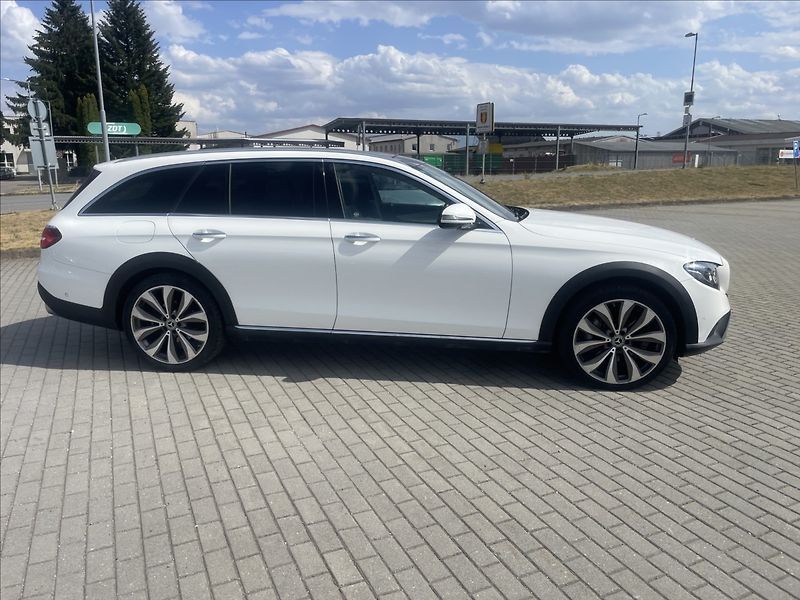 Mercedes-Benz Třídy E 2,0 4Matic ALL-TERREIN PANO LE - fotka 39 z 40