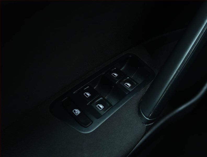 Volkswagen Golf (2014) 1.2 TSI, Serv.kniha, Tempomat - fotka 14 z 16