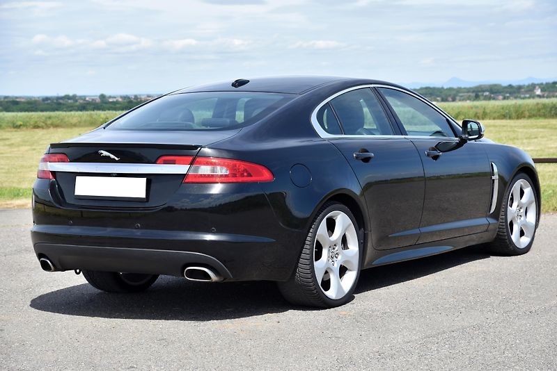 Jaguar XF 3.0 V6 S 202 kW A/T,XENON,NAVI - fotka 4 z 48