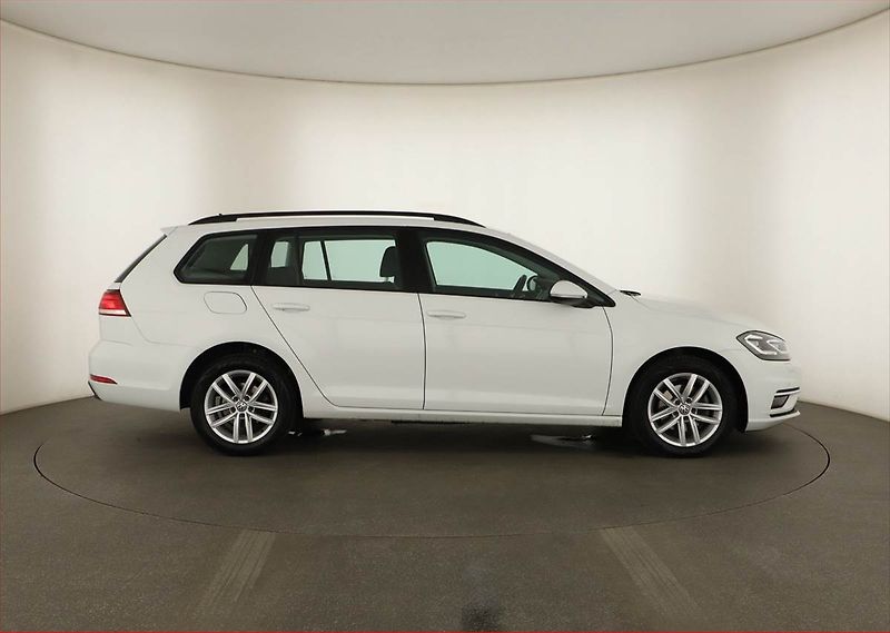 Volkswagen Golf (2020) 2.0 TDI, Automat, Serv.kniha - fotka 6 z 16
