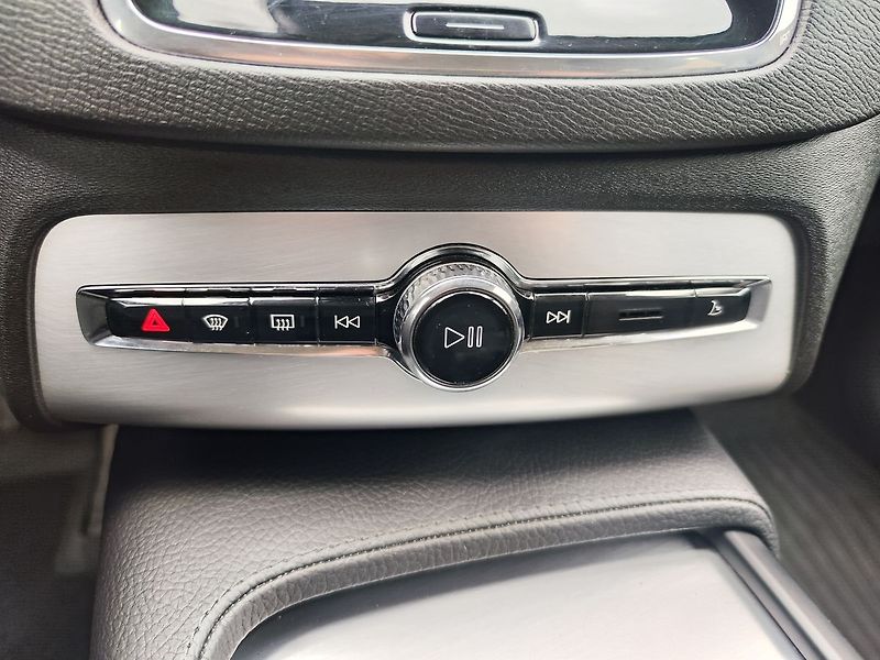 Volvo XC90 2.0 T6/235kW Momentum AWD - fotka 25 z 35