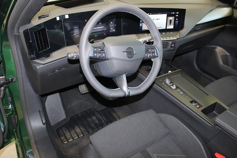 Opel Astra (2026) ULTIMATE Hybrid 1.2TURBO 107kW - fotka 11 z 22