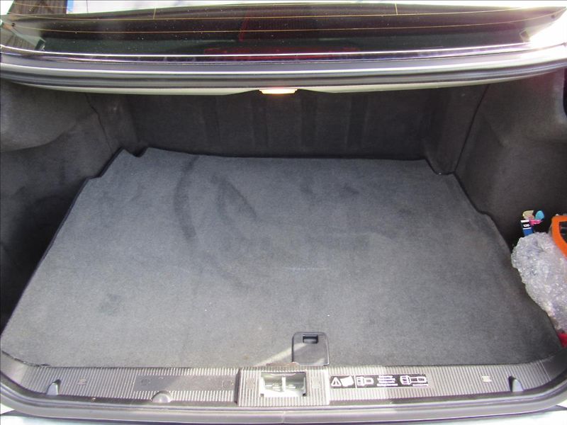 Mercedes-Benz Třídy E 3,2 E 320 Elegance Automat - fotka 22 z 24