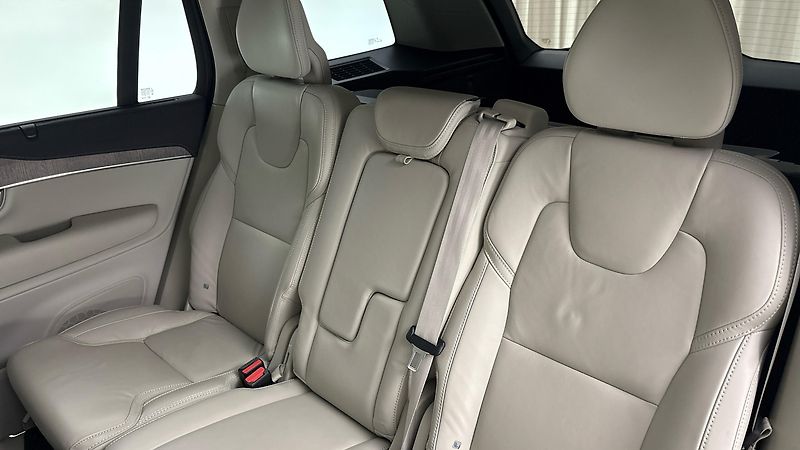 Volvo XC90 2.0 B5 AUT AWD Inscription - fotka 16 z 31