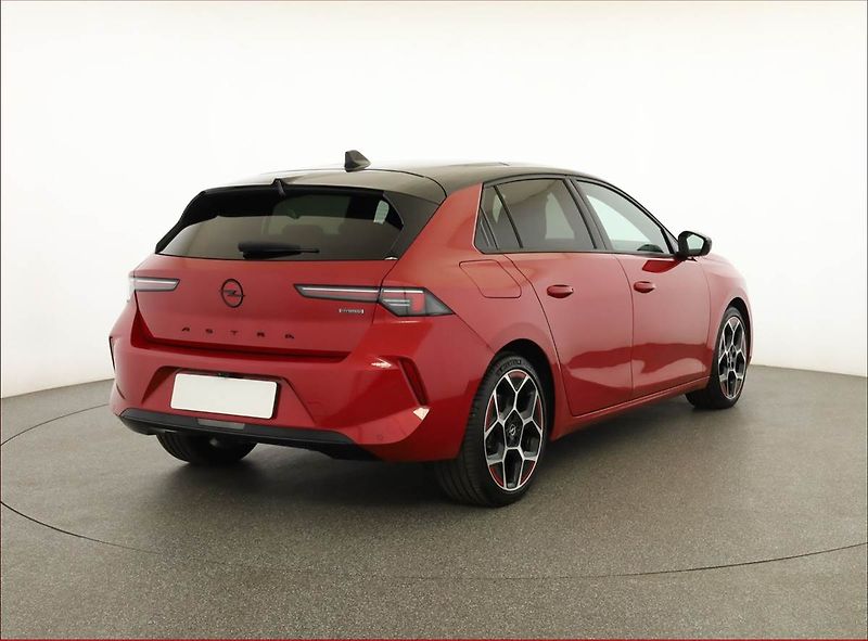 Opel Astra (2022) GS-Line Plug-in-Hybrid 1.6 T - fotka 5 z 19