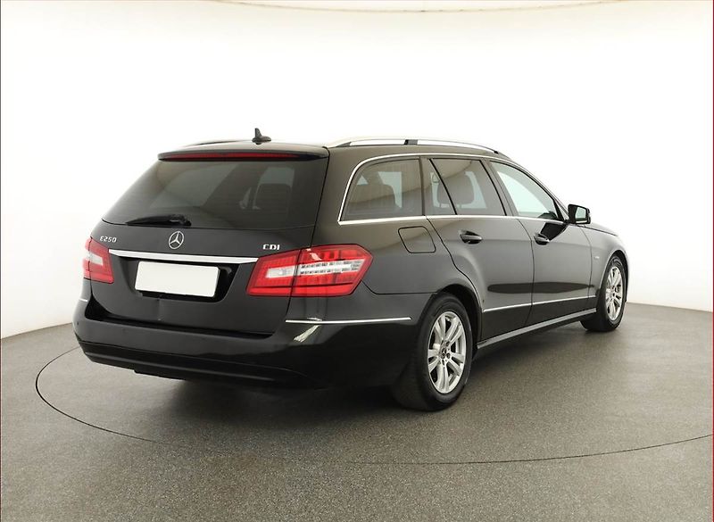 Mercedes-Benz Třídy E (2011) Avantgarde E 250 CDI, Automat - fotka 5 z 18