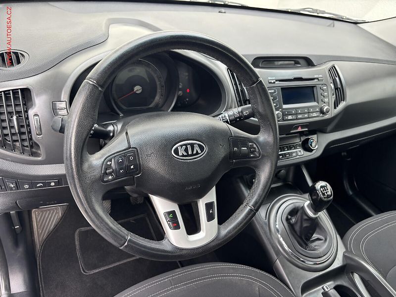 Kia Sportage (2012) 1.7 CRDi, Premium, panor - fotka 13 z 19