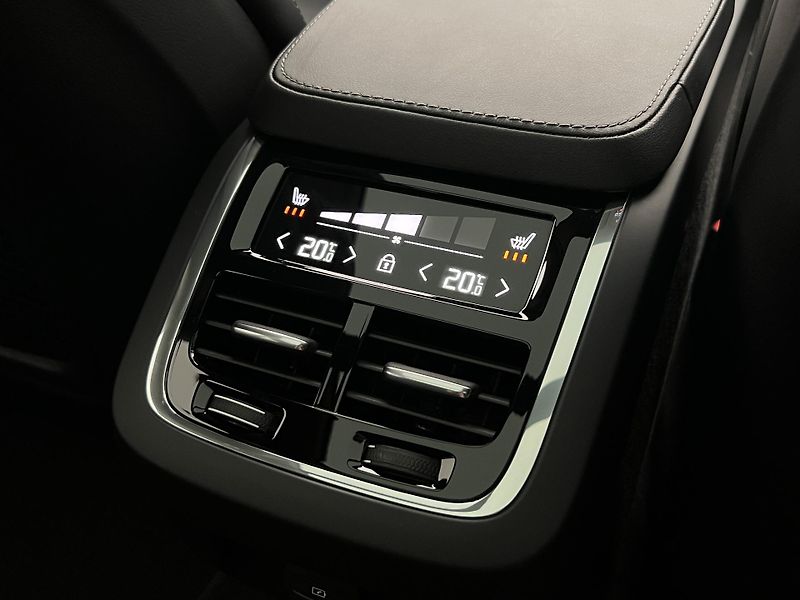 Volvo V90 CC B5 AWD ULTIMATE BRIGHT AUT - fotka 22 z 48