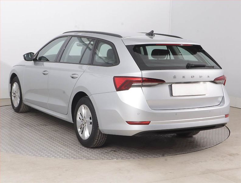 Škoda Octavia (2023) Ambition 2.0 TDI, ČR,1.maj - fotka 4 z 15