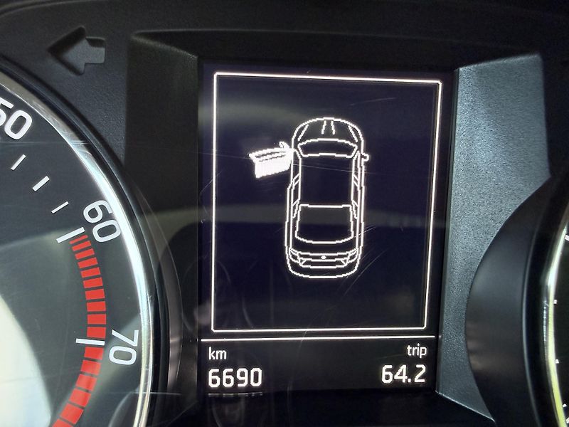 Škoda Rapid 1.2TSi STYLE 66kW 6690km! - fotka 17 z 18