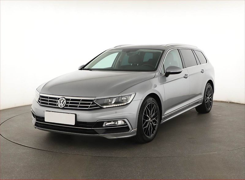 Volkswagen Passat (2019) 2.0 TDI, Automat, Kůže, Navi - fotka 2 z 20