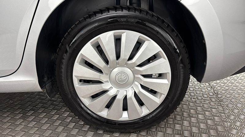 Škoda Scala 1.0 TSI Ambition - fotka 19 z 23