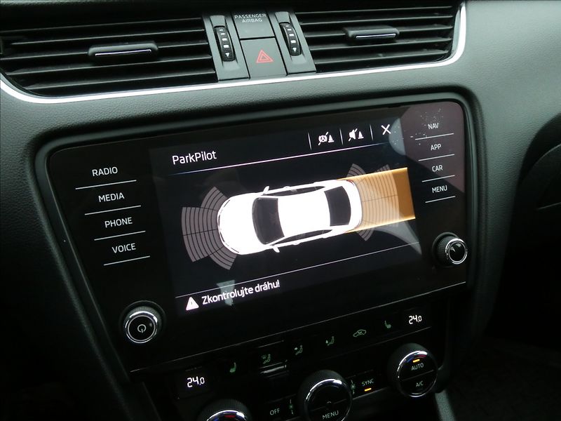 Škoda Octavia 2,0 TDi 110kW DSG STYLE, ČR - fotka 34 z 39