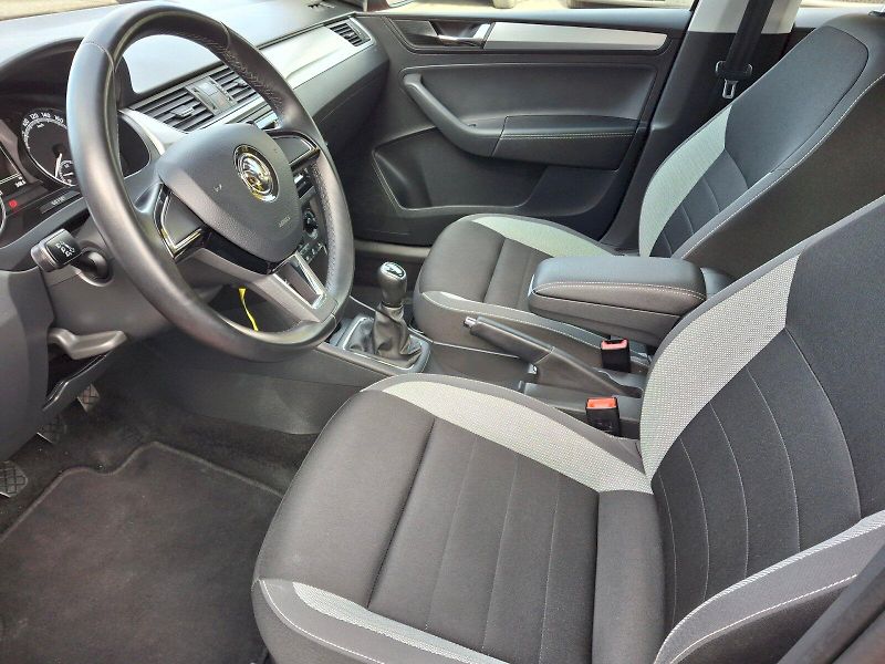 Škoda Rapid (2018) Spaceback Ambition Plus 1,0TSi - fotka 6 z 27
