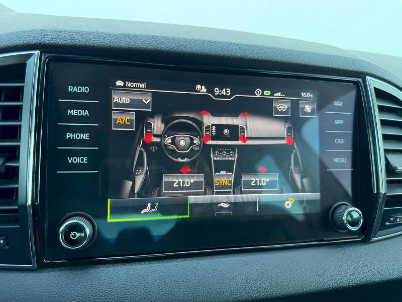 Škoda Karoq (2022) 1.5 TSI 110kW Style Exclusive - fotka 20 z 35