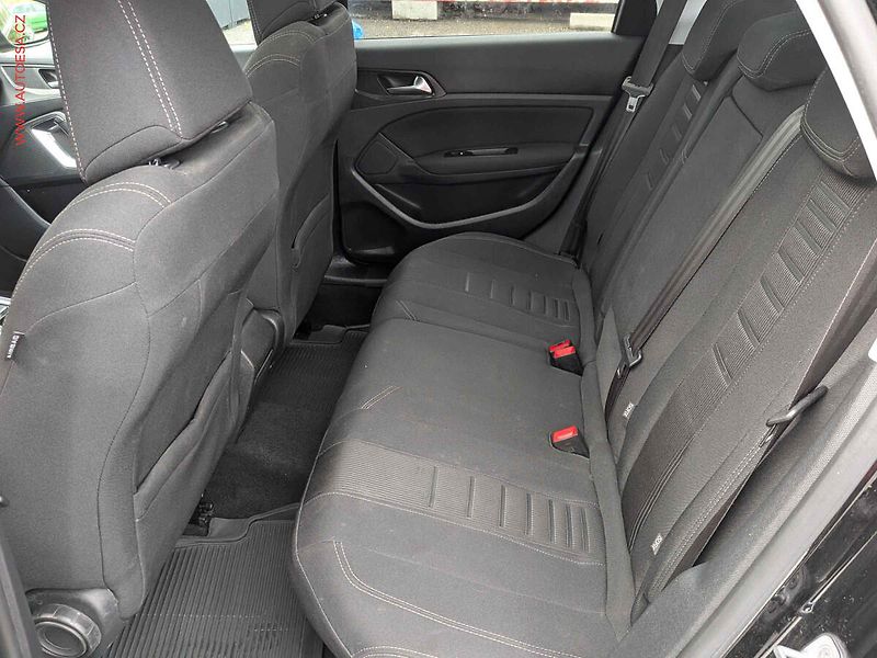 Peugeot 308 (2014) 1.2PT, LED, panor - fotka 10 z 17