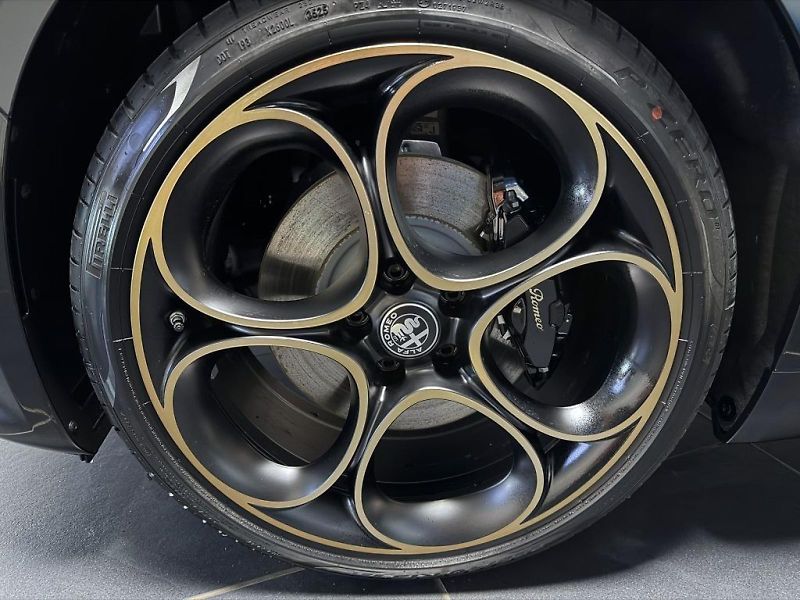 Alfa Romeo Giulia (2026) 2.0T 280k AT8 ZF Q4 4x4 Intens - fotka 6 z 6